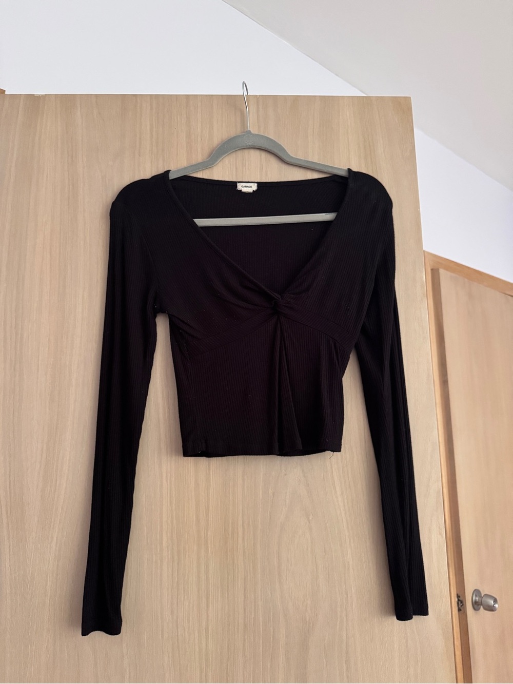 Women's Black Long-Sleeve Twist Front Top